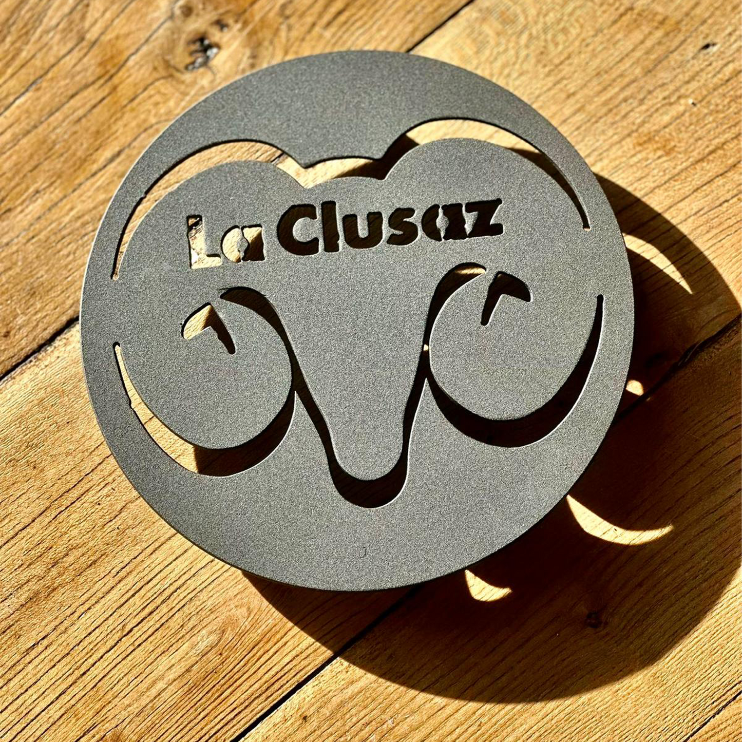 La Clusaz – Dessous de Plat Bélier Métal Collection Les Essentiels