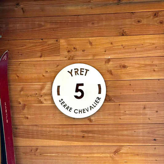 Décoration murale et dessous de plat en métal piste Yret n°5 à Serre Chevalier, design montagne, fabriqué à Briançon.